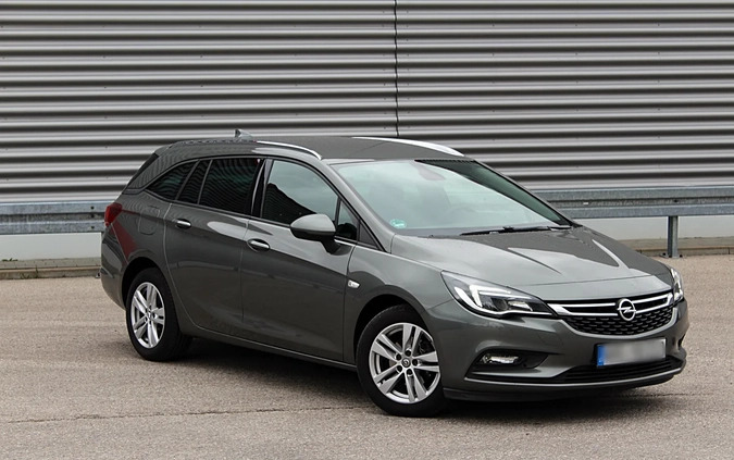 Opel Astra cena 34900 przebieg: 145000, rok produkcji 2018 z Chełmża małe 497